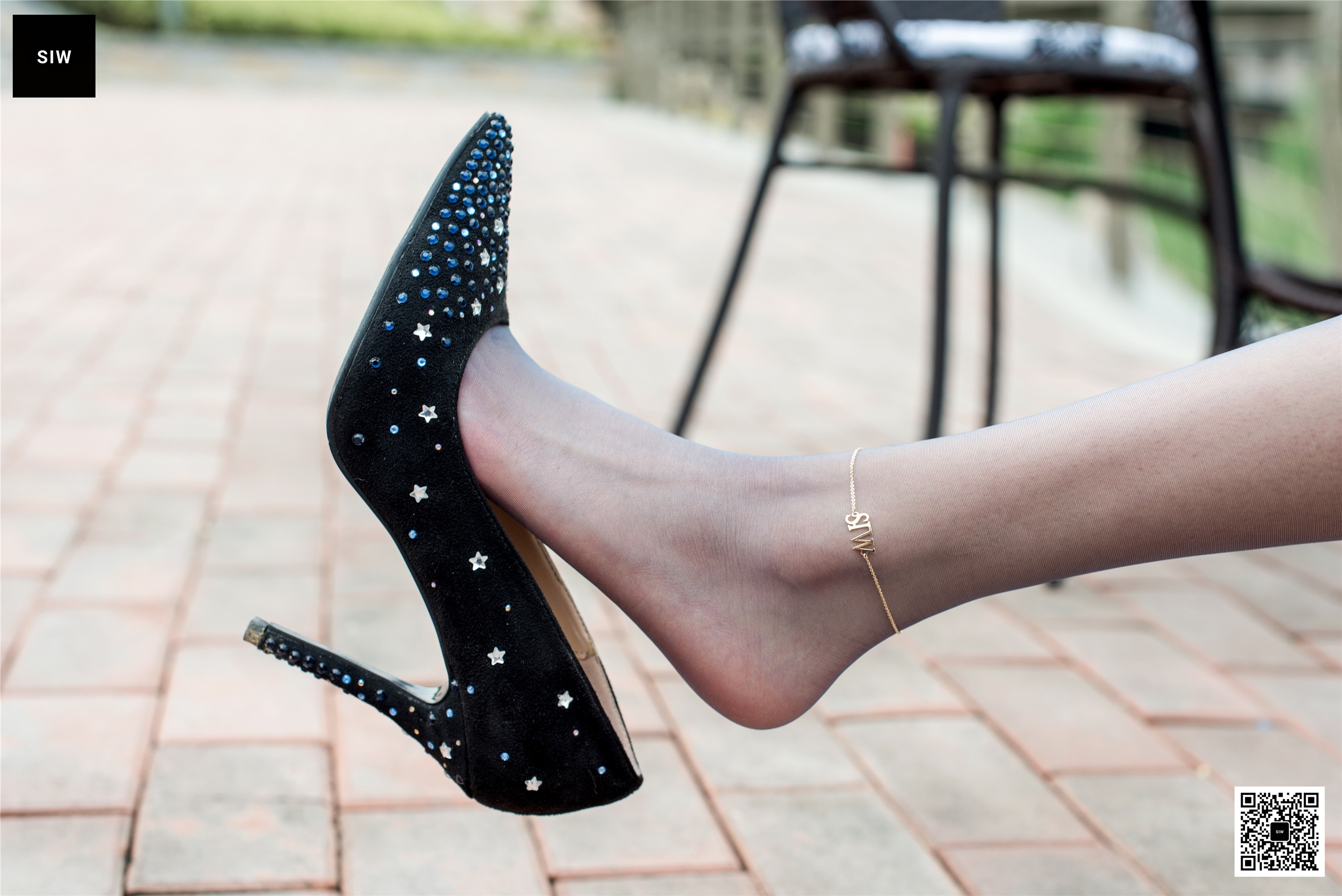 SIW斯文传媒 049 黑色薄纱长袖挂脖丝带连衣裙 - 甄真